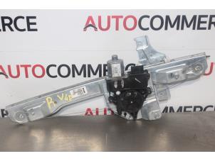 Gebruikte Ruitmechaniek 4Deurs rechts-voor Peugeot 208 I (CA/CC/CK/CL) 1.2 12V e-THP PureTech 110 Prijs € 60,00 Margeregeling aangeboden door Autocommerce