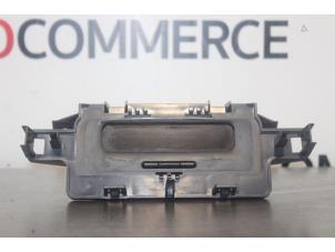 Gebruikte Display Interieur Renault Megane II CC (EM) 1.6 16V Prijs € 15,00 Margeregeling aangeboden door Autocommerce