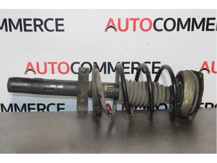 Renault Megane - Schokdemper links-voor