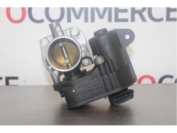 Gebruikte Gasklephuis Peugeot 208 I (CA/CC/CK/CL) 1.2 Vti 12V PureTech 82 Prijs € 20,00 Margeregeling aangeboden door Autocommerce