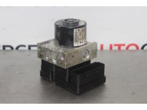 Gebruikte ABS Pomp Renault Megane III Berline (BZ) 1.9 dCi Prijs € 250,00 Margeregeling aangeboden door Autocommerce