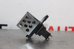 Gebruikte Koelvinweerstand Peugeot 307 (3A/C/D) 1.6 16V Prijs € 10,00 Margeregeling aangeboden door Autocommerce