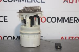Gebruikte Benzinepomp Peugeot 206 (2A/C/H/J/S) 1.4 XR,XS,XT,Gentry Prijs op aanvraag aangeboden door Autocommerce
