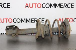 Gebruikte Schokbreker rechts-voor Renault Scénic I (JA) 1.6 16V Prijs op aanvraag aangeboden door Autocommerce