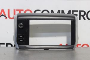 Gebruikte Multi Media Regelunit Peugeot 208 I (CA/CC/CK/CL) 1.2 12V e-THP PureTech 110 Prijs € 15,00 Margeregeling aangeboden door Autocommerce