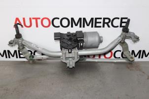 Gebruikte Ruitenwismotor + Mechaniek Peugeot 2008 (CU) 1.2 12V e-THP PureTech 110 Prijs € 90,00 Margeregeling aangeboden door Autocommerce