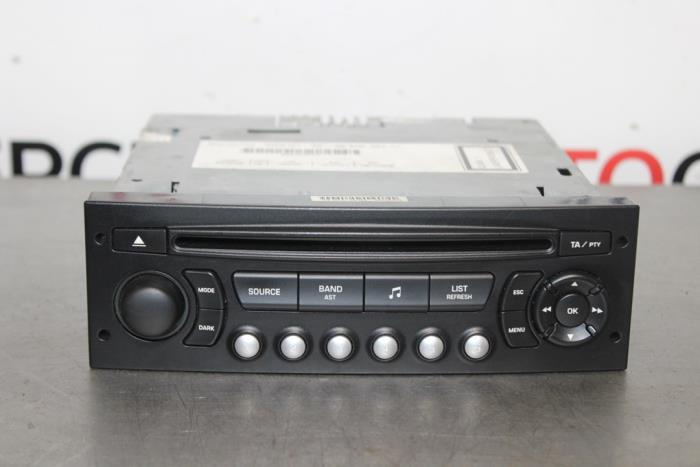 Radio van een Peugeot 307 (3A/C/D) 1.6 HDi 16V 2008