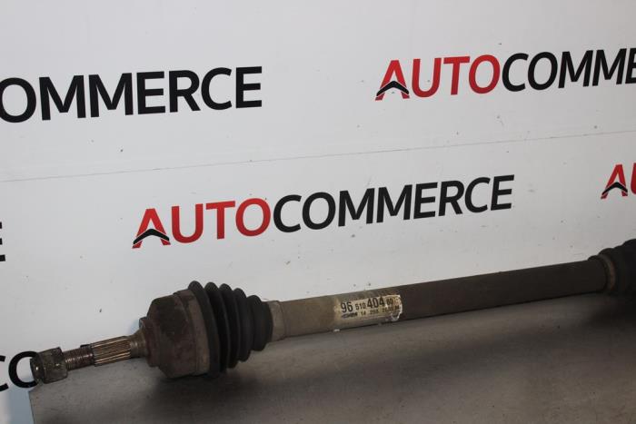 Aandrijfas rechts-voor van een Peugeot 207/207+ (WA/WC/WM) 1.4 2006