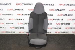 Gebruikte Voorstoel links Peugeot 107 1.0 12V Prijs op aanvraag aangeboden door Autocommerce