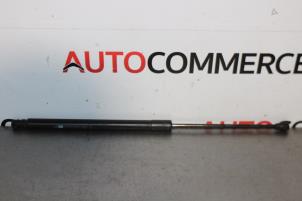 Gebruikte Kofferdekseldemper links-achter Peugeot 207 SW (WE/WU) 1.4 16V Vti Prijs op aanvraag aangeboden door Autocommerce