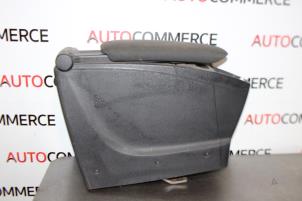 Gebruikte Armleuning Renault Grand Scénic III (JZ) 1.4 16V TCe 130 Prijs € 100,00 Margeregeling aangeboden door Autocommerce