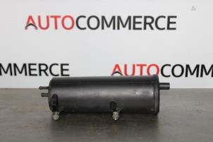 Gebruikte Koolstoffilter Peugeot 206 CC (2D) 1.6 16V Prijs € 25,00 Margeregeling aangeboden door Autocommerce