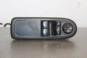 Gebruikte Ruit schakelaar elektrisch Peugeot 308 (4A/C) 1.6 HDi 16V Prijs € 20,00 Margeregeling aangeboden door Autocommerce