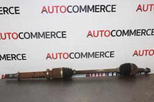 Gebruikte Aandrijfas rechts-voor Renault Clio III (BR/CR) 1.2 16V 75 Prijs op aanvraag aangeboden door Autocommerce