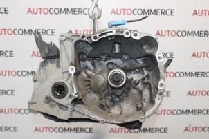 Gebruikte Versnellingsbak Renault Clio III (BR/CR) 1.2 16V 75 Hi-Flex Prijs € 150,00 Margeregeling aangeboden door Autocommerce