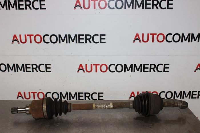 Gebruikte Steekas links-voor Citroen C3 Pluriel (HB) 1.4 HDi Prijs € 40,00 Margeregeling aangeboden door Autocommerce