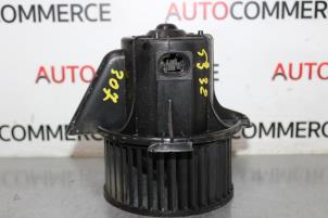 Gebruikte Aanjager Peugeot 307 (3A/C/D) 2.0 16V Prijs € 30,00 Margeregeling aangeboden door Autocommerce