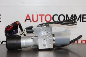 Gebruikte Cabriodak Motor Peugeot 207 CC (WB) 1.6 HDiF 16V Prijs € 400,00 Margeregeling aangeboden door Autocommerce