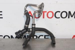 Gebruikte Turbo Pijp Peugeot 2008 (CU) 1.2 Vti 12V PureTech 82 Prijs € 30,00 Margeregeling aangeboden door Autocommerce