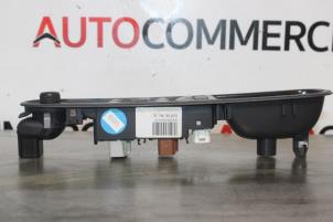 Gebruikte Ruit schakelaar elektrisch Renault Espace (JK) 3.5 V6 24V Phase II Prijs € 30,00 Margeregeling aangeboden door Autocommerce