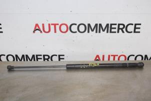 Gebruikte Achterklepdemper links-achter Toyota Aygo (B10) Prijs op aanvraag aangeboden door Autocommerce