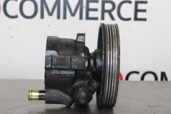 Gebruikte Servopomp Renault Clio II (BB/CB) 1.4 Prijs € 40,00 Margeregeling aangeboden door Autocommerce