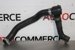 Gebruikte Koelwaterslang Renault Clio IV (5R) 0.9 Energy TCE 90 12V Prijs € 20,00 Margeregeling aangeboden door Autocommerce