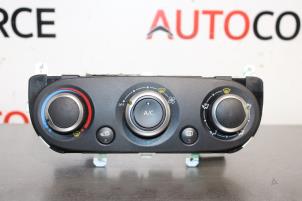 Gebruikte Chaufage Bedieningspaneel Renault Clio IV (5R) 1.5 dCi 75 FAP Prijs € 25,00 Margeregeling aangeboden door Autocommerce