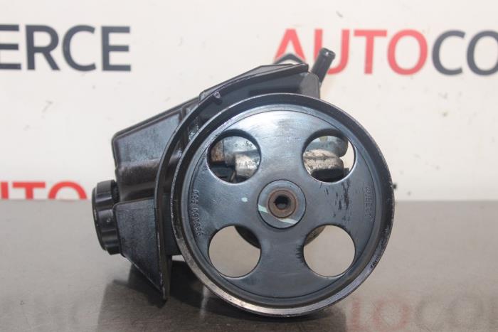 Gebruikte Pomp Servo Peugeot 206 (2A/C/H/J/S) 1.1 XN,XR Prijs € 40,00 Margeregeling aangeboden door Autocommerce