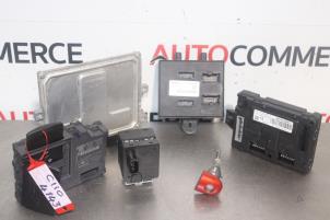 Gebruikte Computer Motormanagement Renault Clio IV (5R) 0.9 Energy TCE 90 12V Prijs € 220,00 Margeregeling aangeboden door Autocommerce