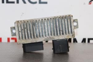 Gebruikte Voorgloei Relais Renault Kangoo Be Bop (KW) 1.5 dCi 90 FAP Prijs € 10,00 Margeregeling aangeboden door Autocommerce