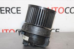 Gebruikte Chaufage Ventilatiemotor Peugeot 208 I (CA/CC/CK/CL) 1.0 Vti 12V PureTech Prijs € 30,00 Margeregeling aangeboden door Autocommerce