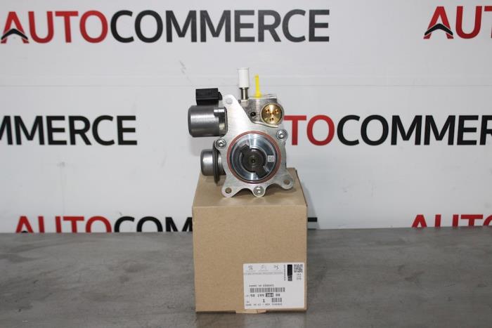 Hogedrukpomp van een Peugeot RCZ (4J) 1.6 16V THP