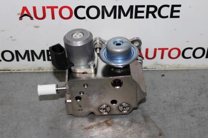Hogedrukpomp van een Peugeot RCZ (4J) 1.6 16V THP