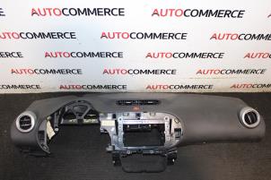 Gebruikte Dashboard Renault Twingo III (AH) 1.0 SCe 70 12V Prijs op aanvraag aangeboden door Autocommerce