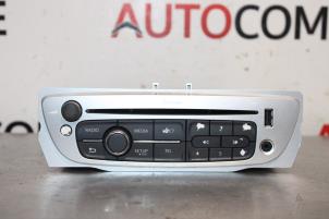 Gebruikte Radio CD Speler Renault Megane III Grandtour (KZ) 1.6 16V Prijs op aanvraag aangeboden door Autocommerce