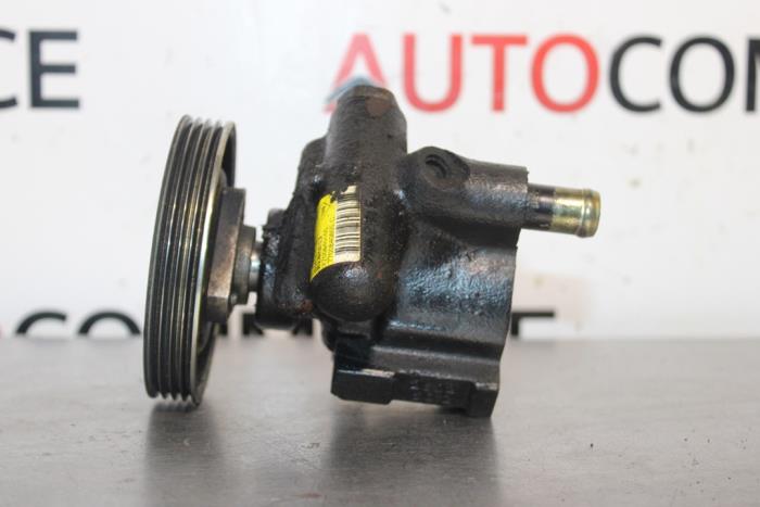 Gebruikte Servopomp Renault Clio II (BB/CB) 1.2 Prijs op aanvraag aangeboden door Autocommerce