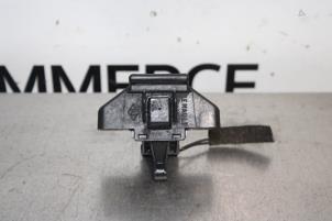 Gebruikte Achterklep Slotmechaniek Renault Clio II (BB/CB) 1.2 Prijs op aanvraag aangeboden door Autocommerce