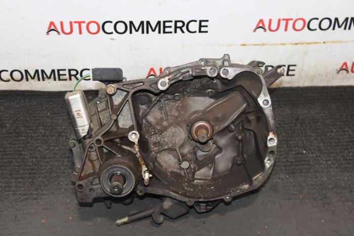 Gebruikte Versnellingsbak Renault Clio II (BB/CB) 1.2 Prijs € 120,00 Margeregeling aangeboden door Autocommerce