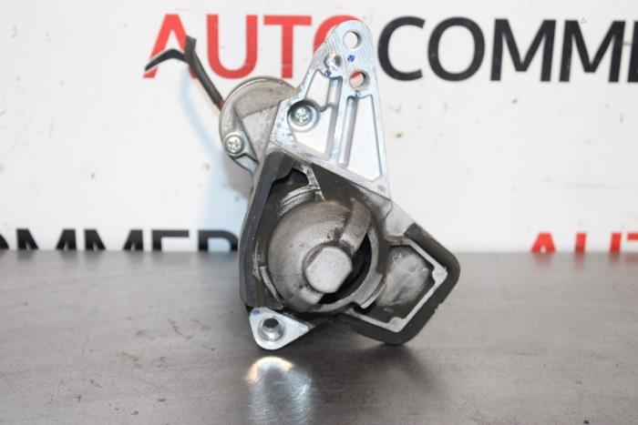 Startmotor van een Renault Clio IV Estate/Grandtour (7R) 0.9 Energy TCE 90 12V 2016