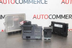 Gebruikte Computer Motormanagement Renault Clio IV Estate/Grandtour (7R) 0.9 Energy TCE 90 12V Prijs € 200,00 Margeregeling aangeboden door Autocommerce