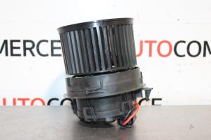 Gebruikte Chaufage Ventilatiemotor Peugeot 208 I (CA/CC/CK/CL) 1.2 Vti 12V PureTech Prijs € 30,00 Margeregeling aangeboden door Autocommerce