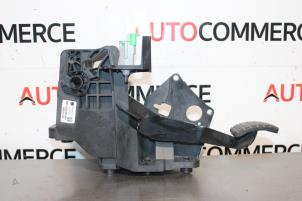 Gebruikte Rempedaal Renault Twingo III (AH) 1.0 SCe 70 12V Prijs € 50,00 Margeregeling aangeboden door Autocommerce