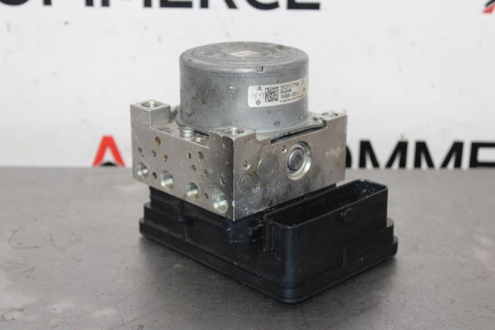 ABS Pomp van een Opel Corsa F (UB/UH/UP) 1.2 Turbo 12V 100 2021