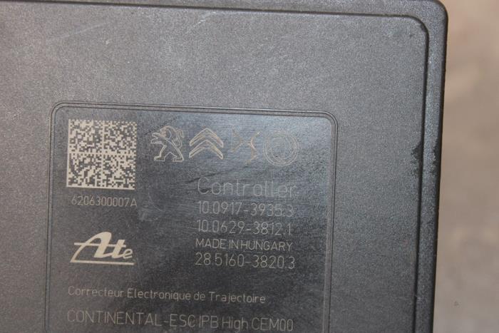 ABS Pomp van een Opel Corsa F (UB/UH/UP) 1.2 Turbo 12V 100 2021