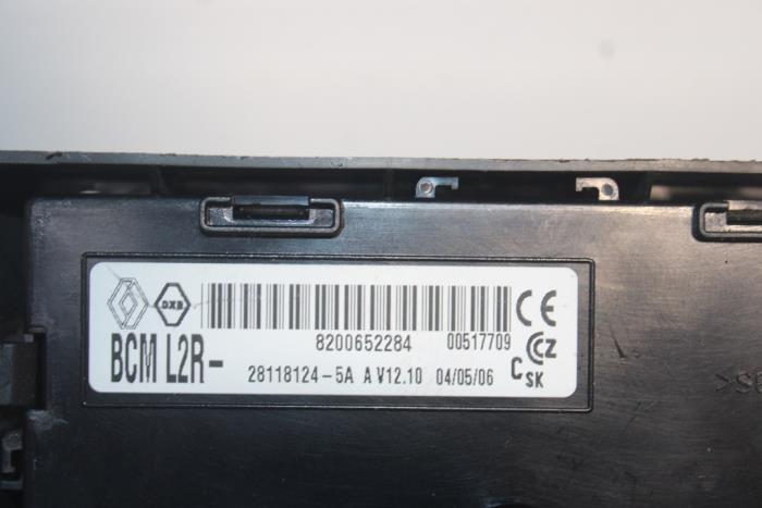 Computer Body Control van een Renault Clio III (BR/CR) 1.6 16V 2006