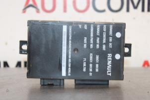 Gebruikte Cabriokap computer Renault Megane III CC (EZ) 1.5 dCi 110 Prijs € 110,00 Margeregeling aangeboden door Autocommerce