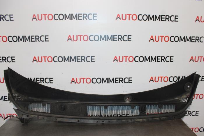 Gebruikte Paravan Peugeot 308 SW (L4/L9/LC/LJ/LR) 1.2 12V e-THP PureTech 110 Prijs € 45,00 Margeregeling aangeboden door Autocommerce