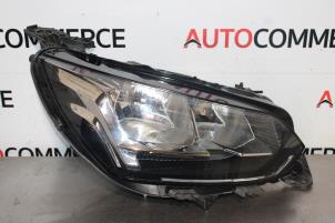 Gebruikte Rechter Koplamp Peugeot 208 II (UB/UH/UP) 1.2 Vti 12V PureTech 75 Prijs € 200,00 Margeregeling aangeboden door Autocommerce
