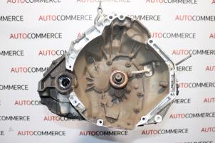 Gebruikte Versnellingsbak Renault Twingo III (AH) 1.0 SCe 70 12V Prijs € 250,00 Margeregeling aangeboden door Autocommerce